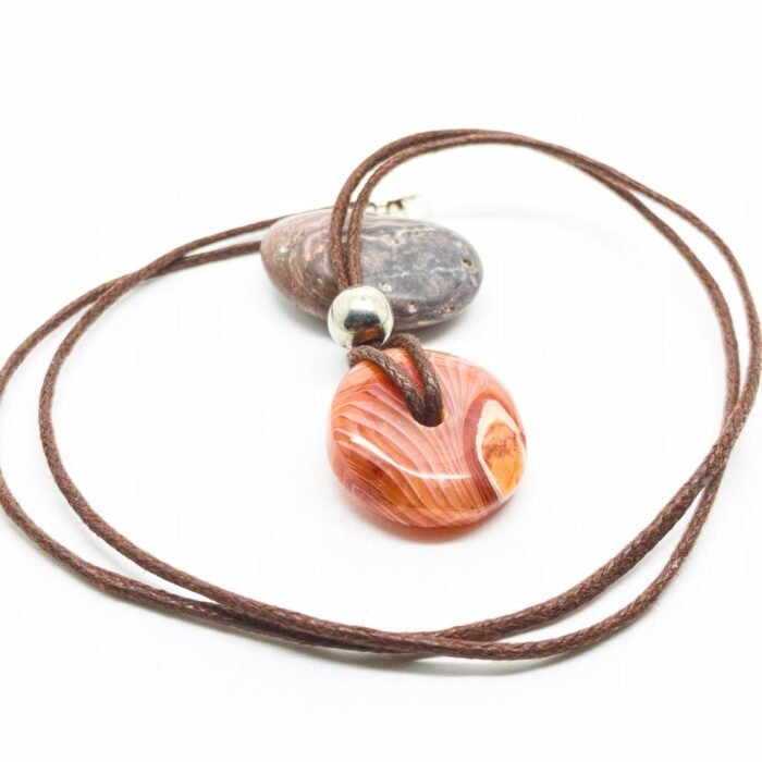 Collar de Piel con Dije de Piedra Solar